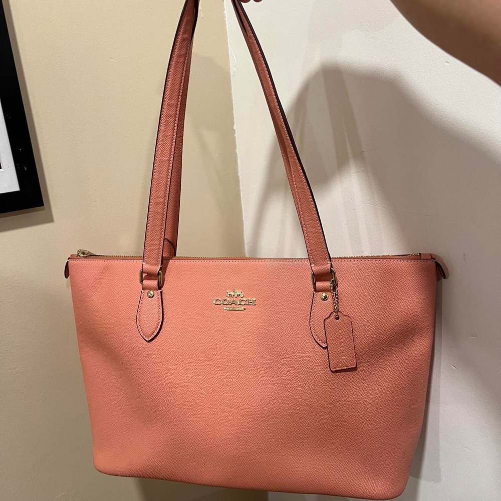 2010s Coach Coral Crossgrain Leather Gallery Shoulder Bag / Handbag